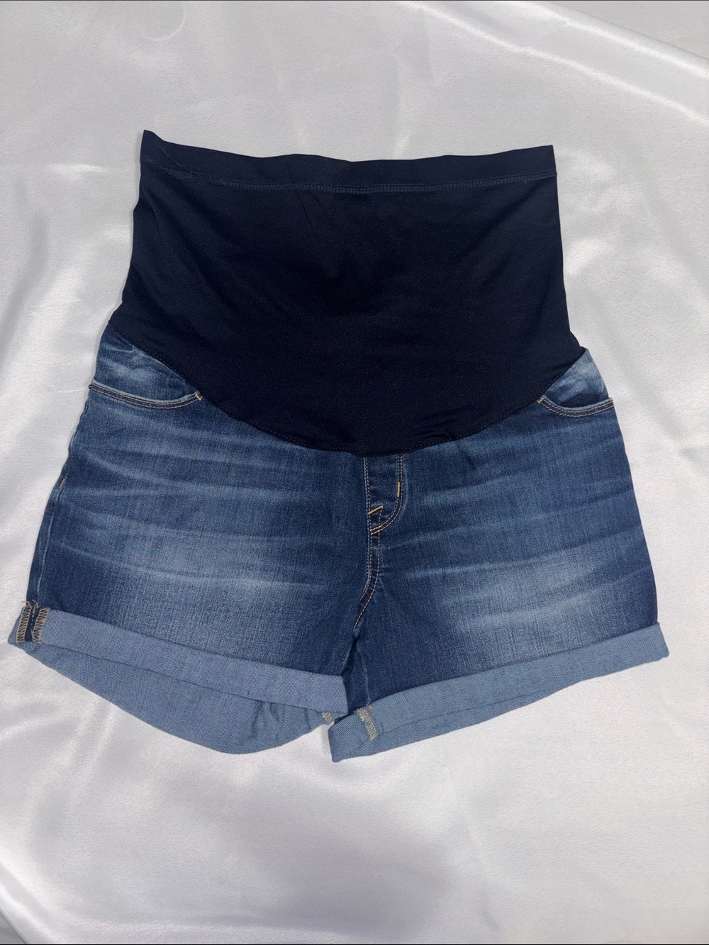 Liz Lange Blue Denim Maternity Jean Shorts with Black Waistband Size M (8/10)